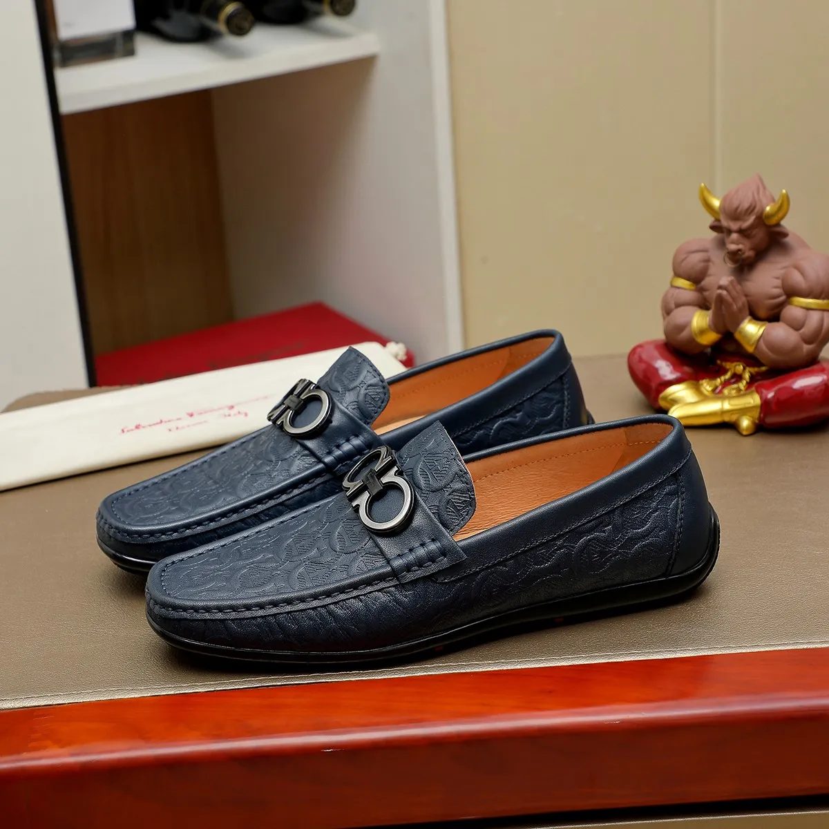 Men's shoes 💰360 🕷🕷【Ferragamo】Ferragamo Popular fashionable casual slip-on shoes🇨🇳Official website counter 1:1 production, original mold opening💯Good quality visible, imported high-end first-layer calfskin, luxurious pigskin lining🌿Very clear texture, high-quality waterproof, non-slip and wear-resistant outsole🎋High quality and low price, truly handmade🍓Color, code number 38-45